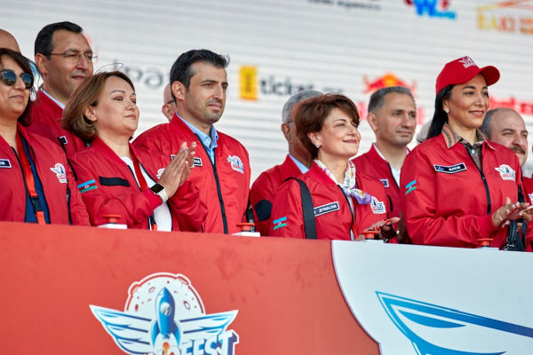 azercell-in-bas-sponsorlugu-ile-teknofest-azerbaycan-aerokosmik-ve-texnologiya-festivali-kecirilir